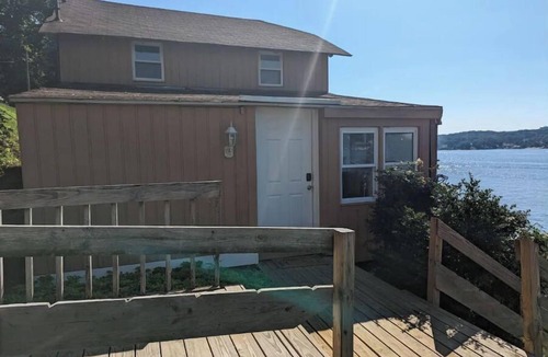 Hopatcong House | Luxury 2BR Lakefront w/Dock & Kayaks