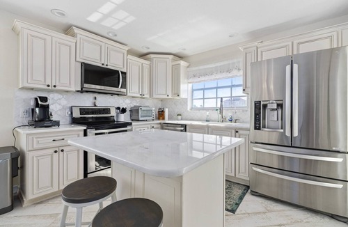 Hudson Beach Estates House | Luxury 3BR Waterfront Escape and Boaters Dream w/Heated Pool, Jacuzzi & Private Dock – Gulf Access!