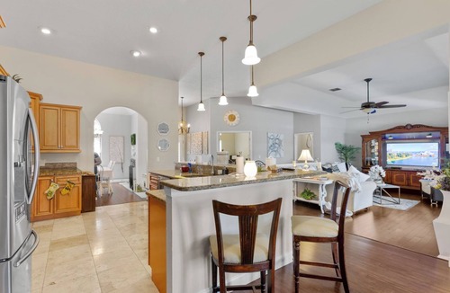 East County Civic Group House | Luxury 4 bedroom 3 bath with pool and office in Valrico