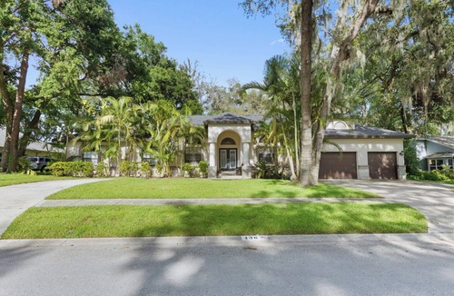 East County Civic Group House | Luxury 4 bedroom 3 bath with pool and office in Valrico