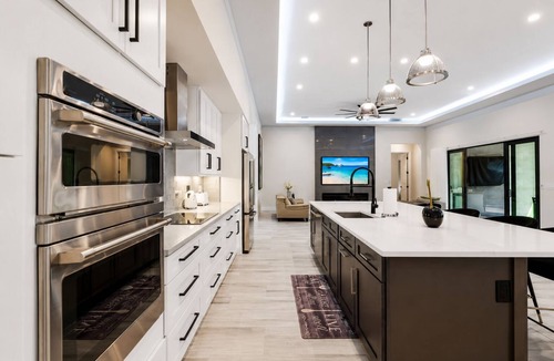 Willoughby Acres House | Luxury 4 bedroom + office, 4 bathroom property with swimming pool and jacuzzi