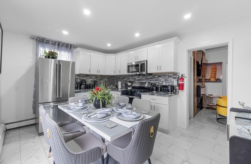 Fairview House | Luxury 5-bedroom house/15 min NYC-10min World cup Stadium/Park/Laundry/14 Guests