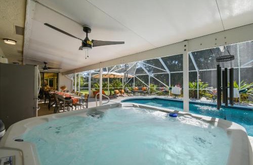Hunt Club House | Luxury 5BR 17 Beds Retreat Pool Spa Sauna