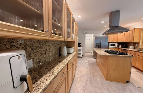 Vernon House | Luxury 5BR Home, Sauna+Golf+Ski+FirePit+Movie, Mtn Creek, Sleeps 14