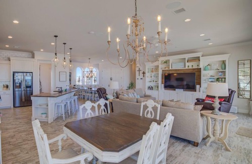 Villa Primera House | Luxury 6 BR Gulf Front Home | Private Pool | Sleeps 16 | Event Friendly