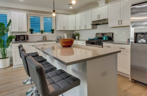 Ampere House | Luxury 6BR Rooftop Free Parking Near NYC & EWR