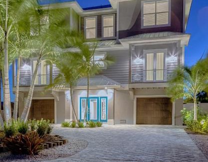 Fort Myers Beach House | Luxury Beach Home, Gulf Access, Pool Table, Heated Pool & Spa - Summer Wind - Roelens