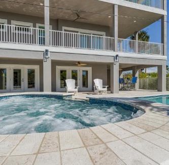 Fort Myers Beach House | Luxury Beach Home, Gulf Access, Pool Table, Heated Pool & Spa - Summer Wind - Roelens