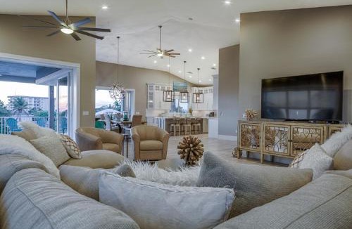 Fort Myers Beach House | Luxury Beach Home, Gulf Access, Pool Table, Heated Pool & Spa - Summer Wind - Roelens