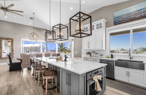 Fort Myers Beach House | Luxury Beach Home, Gulf Access, Pool Table, Heated Pool & Spa - Summer Wind - Roelens