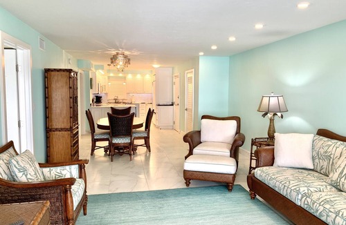 Fort Myers Beach Condo | Luxury Beachfront 5th Floor, 2 Bedroom (King, Full, Twin Bunks) Sleeps 6