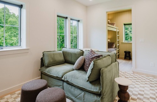 Old Fort House | Luxury Cabin | Hot Tub + Trail Access