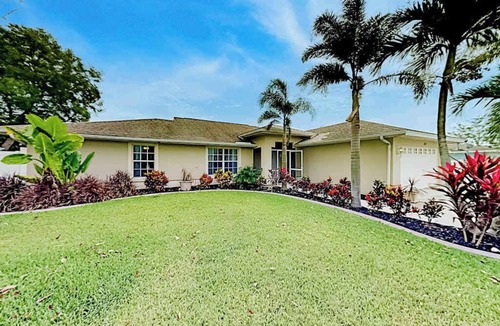 Diplomat House | Luxury coastal retreat with office, lanai, pool, alfresco dining & tiki bar