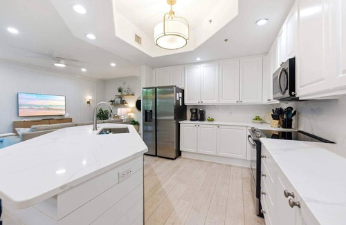 Royal Harbor Apartment | Luxury Condo 2BR at Resort near 5th Ave & Beach
