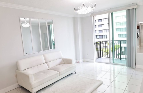 Downtown West Palm Beach Condo | Luxury Condo Downtown West Palm Beach with Heated Pool, Steam Room and Jacuzzi