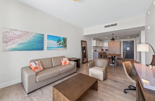 Hollywood Condo | ★ Luxury Condo Just Steps Away from the Beach