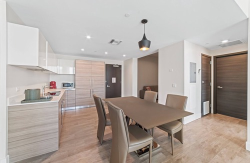 Hollywood Condo | ★ Luxury Condo Just Steps Away from the Beach