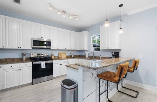 SoHo House | Luxury Designer SOHO Home Sleeps 13/Heart of TPA