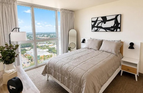 Fort Myers River District Apartment | Luxury Downtown Escape Pool, Spa and Cafe