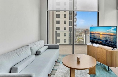 Downtown Miami Apartment | Luxury Downtown One-Bedroom with Rooftop Pool