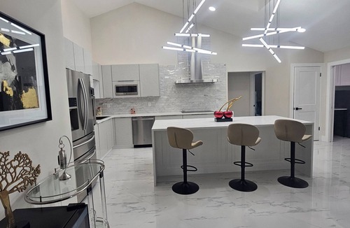 Palm Beach Gardens House | Luxury entire 4-bedroom house with Pool & Spa,Palm Beach Gardens.close to ocean,