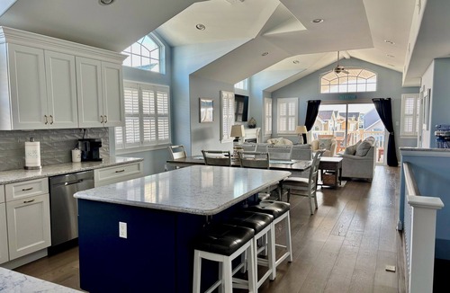 Sea Isle City House | Luxury Family Retreat! 5 BR, Elevator, & bonus room Steps to Beach, Dock & Park