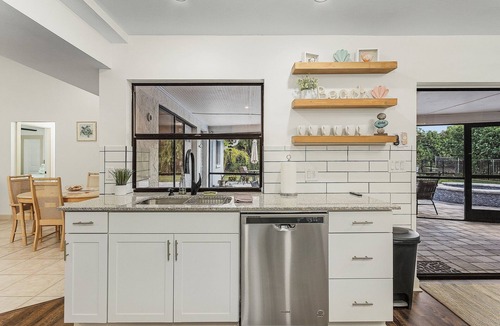 Iona House | Luxury Fort Myers Pool Home. Heated Pool & Spa 4BR/3BA Sleeps 9