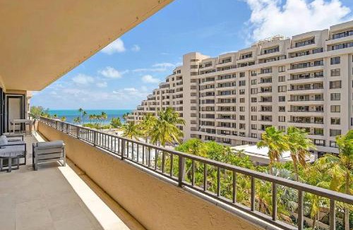 Key Biscayne Apartment | Luxury Four-Bedroom Oceanfront Residence
