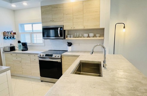Sanibel Condo | Luxury Gulf View Condo + Steps to the Beach