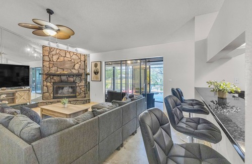 Fruitville House | Luxury Home W/Pool - Family Friendly - Sleeps 10