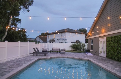 Stafford Park House | Luxury Home with Pool & 6 Beds near Disney