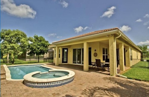 Marbella Lakes House | Luxury House 2br/Den/Pool/HotTub, Lakefront, Cul-de-sac, Full Southern Exposure