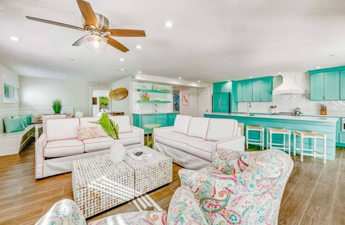 Siesta Key Village House | Luxury House w/Heated Pool & Spa, Walk to Beach
