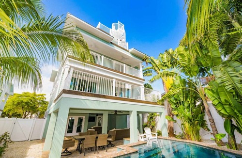 Siesta Key Village House | Luxury House w/Heated Pool & Spa, Walk to Beach
