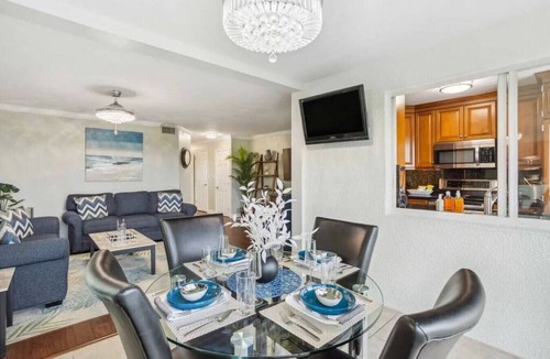 Jupiter Condo | Luxury, Lake & Sunset Views, pool, 1/2mi to beach!