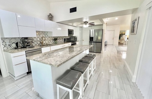 Central Naples House | Luxury Naples House 10 mins to Beach & 5th Ave Community Pool and Gulf Access