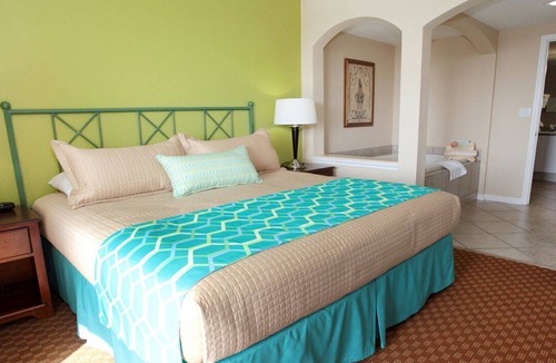 Weston Resort | Luxury One Bedroom and One Bathroom Unit with Full Amenities
