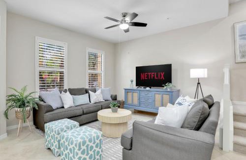 Biggar House | Luxury Paseo Townhome Pool Bars and Beaches