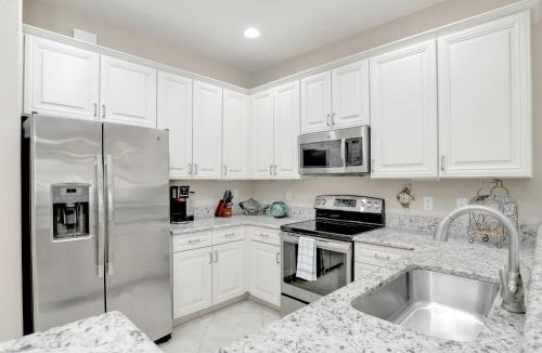 Biggar House | Luxury Paseo Townhome Pool Bars and Beaches