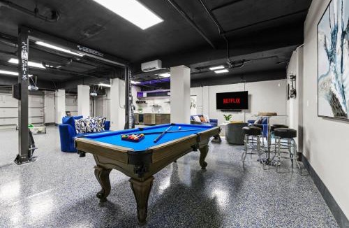 Bayshore Gardens House | Luxury Private Beachfront Retreat Pool Game Room