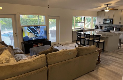 Hobe Sound House | Luxury Private Vacation Pool Home - Bike To The Beach Or Bring Your Boat!