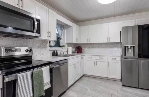 North Andrews Gardens House | Luxury Retreat Pool, Spa, Near Ocean
