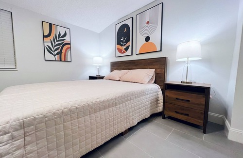 Winter Haven House | Luxury Style home w/fire pit nnear LakeHoward n20min to LEGOLAND! nPet-Friendly