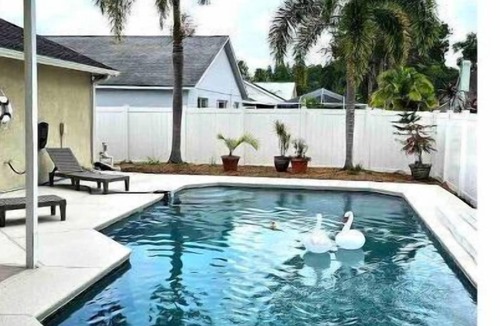 Citrus Park House | Luxury Tampa Home 10PPL/Pool/Grill/Airport