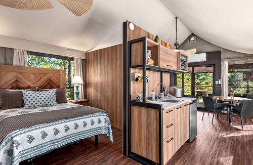 Zirconia Cabin | Luxury Tree Tent with Soaking Tub & Pizza Oven Near Waterfalls, Zirconia, North Carolina
