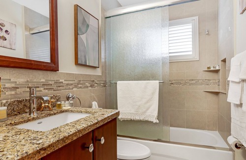 Hollywood Hills Villa | Luxury Villa w/Heated Pool | Mins to Beach