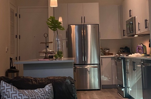 Doral Apartment | Luxury Vintage! 🤩New !!! 2 Queen / 1 Bath, air bed, in the center of Miami FL.