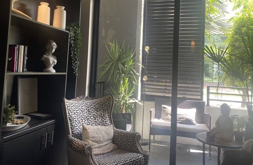 Doral Apartment | Luxury Vintage! 🤩New !!! 2 Queen / 1 Bath, air bed, in the center of Miami FL.