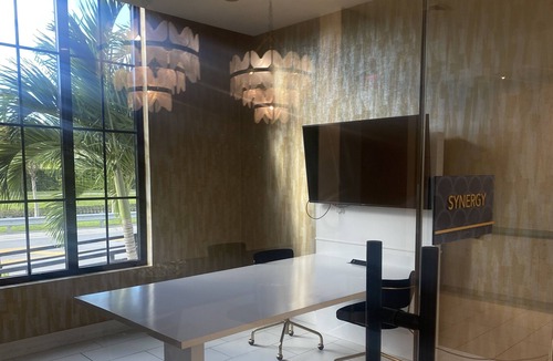 Doral Apartment | Luxury Vintage! 🤩New !!! 2 Queen / 1 Bath, air bed, in the center of Miami FL.