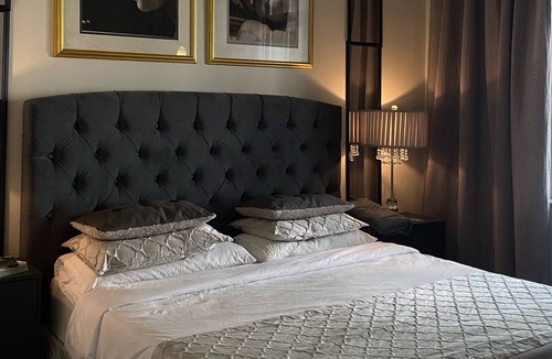 Doral Apartment | Luxury Vintage! 🤩New !!! 2 Queen / 1 Bath, air bed, in the center of Miami FL.